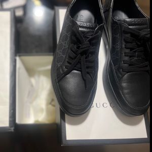 Black & grey gucci sneakers worn once